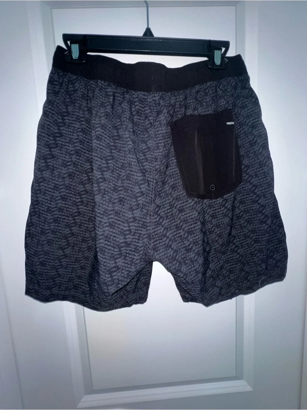 Vuori Men’s Kore 7” Lined Shorts Black Gray Pattern Performance Athletic